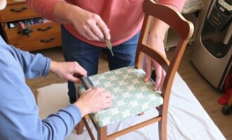 Перетяжка кресла: простая инструкция, чтобы вернуть комфорт и стиль